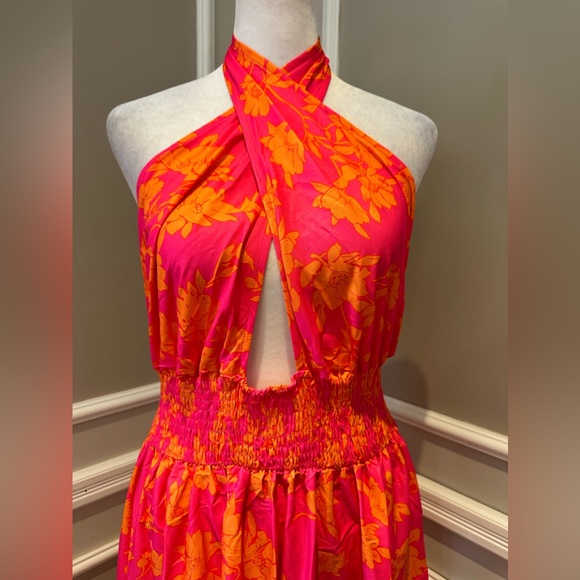 NWT women’s halter neck, front crisscross tie back maxi dress in fuchsia - Picture 2 of 14